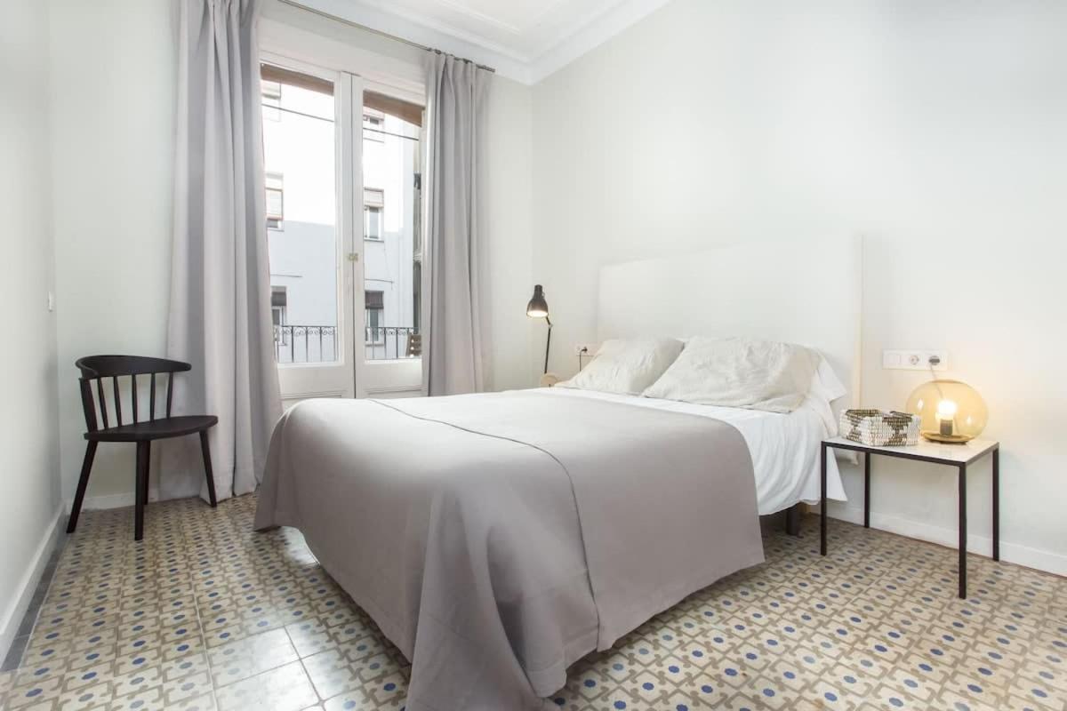 4bedroom With A Balcony In Ramblas 1 2 * Barcelone