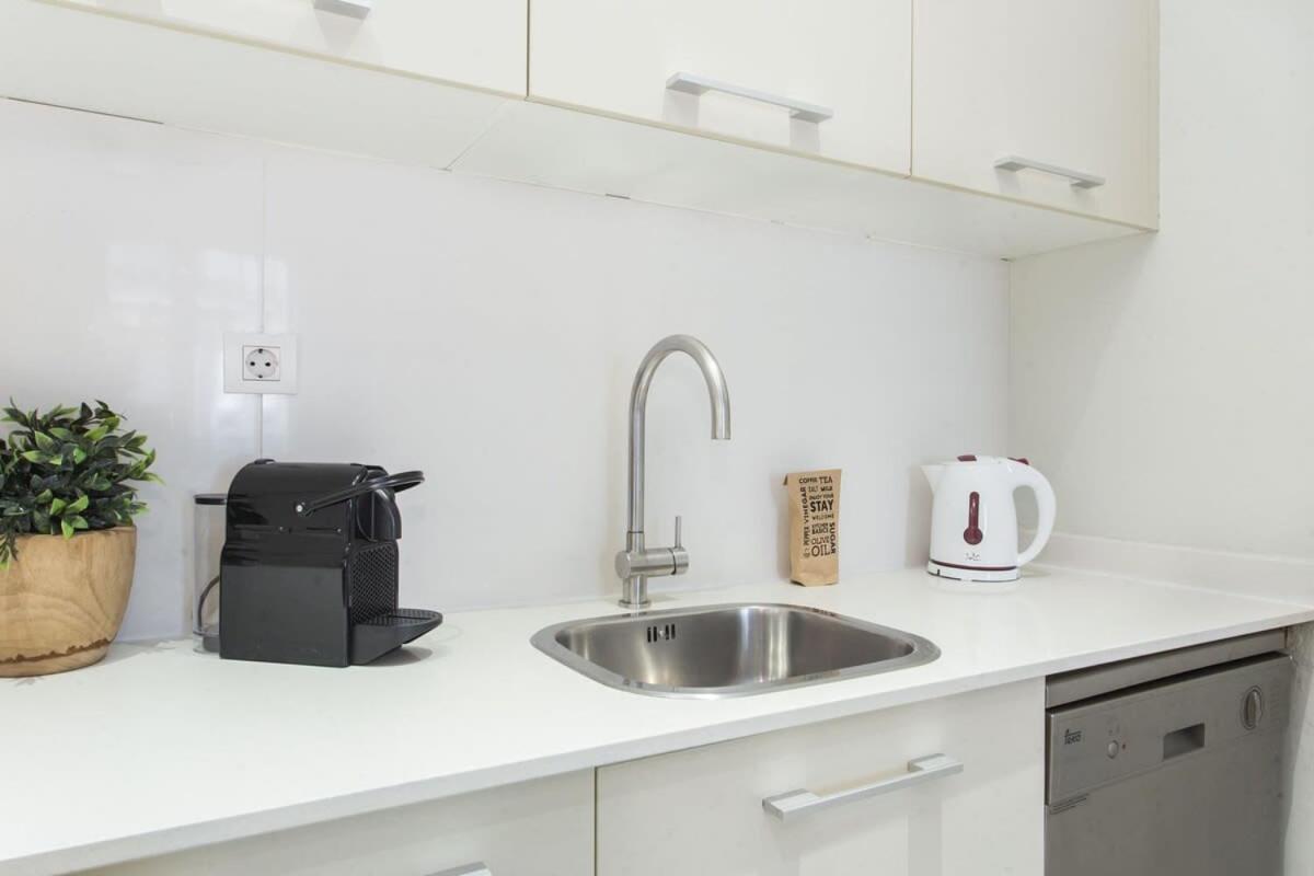 4bedroom With A Balcony In Ramblas 1 2 * Barcelone