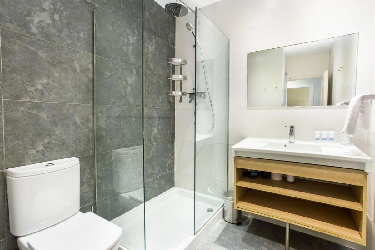 4bedroom With A Balcony In Ramblas 1 2 Appartement *